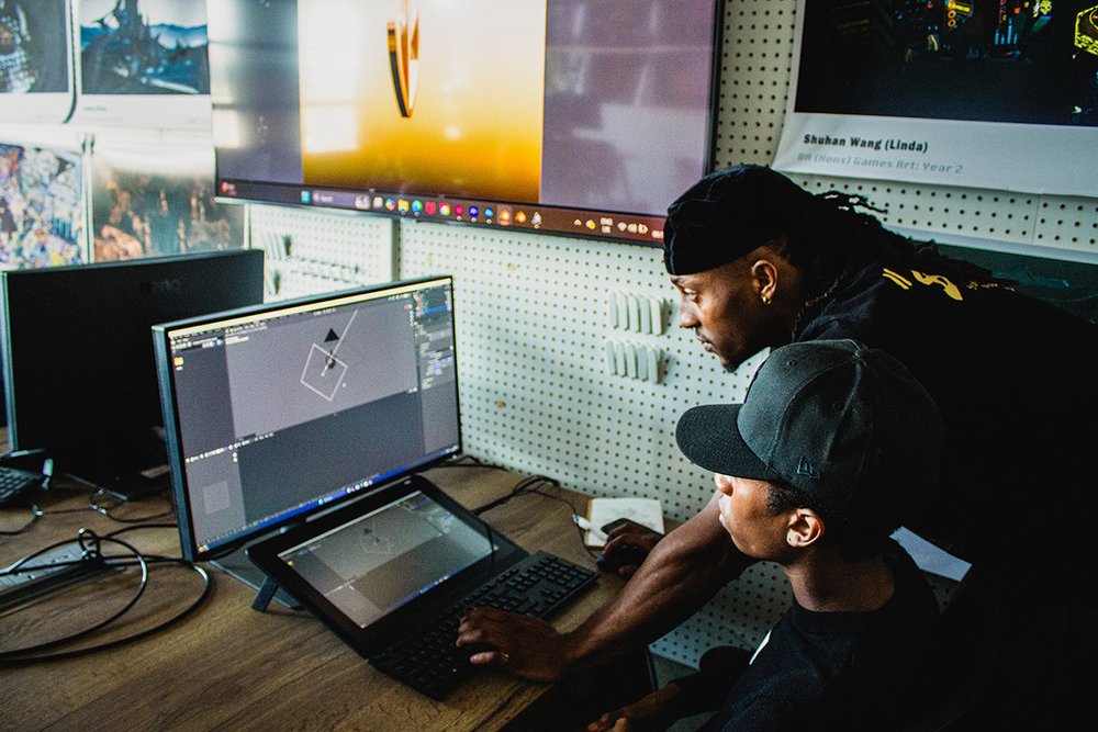 student using Blender software with Kuba helping