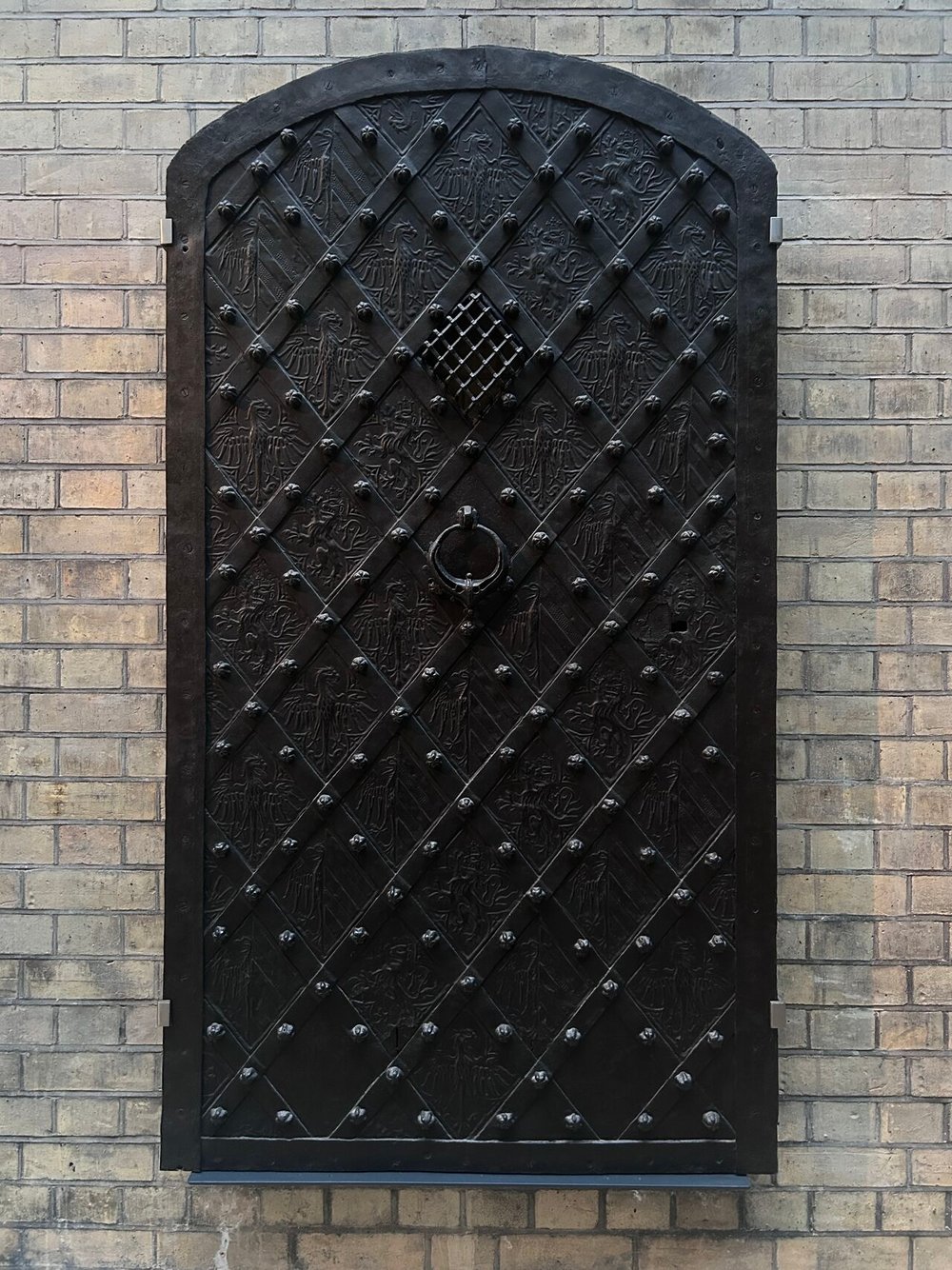 Photo of the Nuremberg door.